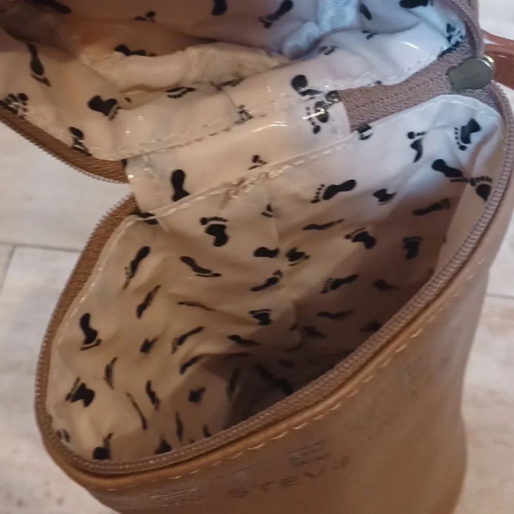 Steven by Steve Madden Zip Around Water Bottle Holder - Picture 6 of 6